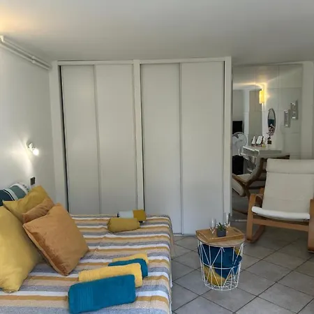 Apartman Beautiful Studio + Large Terrace Near The Beaches. Antibes